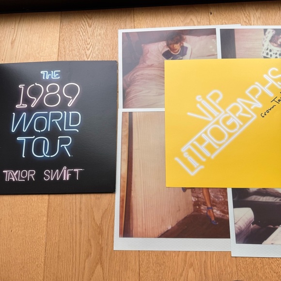 Taylor Swift 1989 World Tour VIP Lithographs  Polaroid - Picture 1 of 10